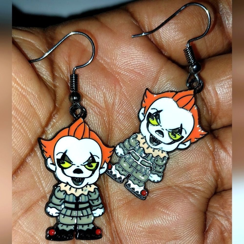 Super cute festive holiday earrings